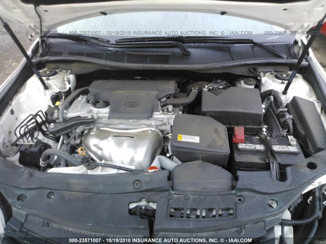 4T1BF1FK1GU174552 - 2016 TOYOTA CAMRY LE/XLE/SE/XSE WHITE photo 10