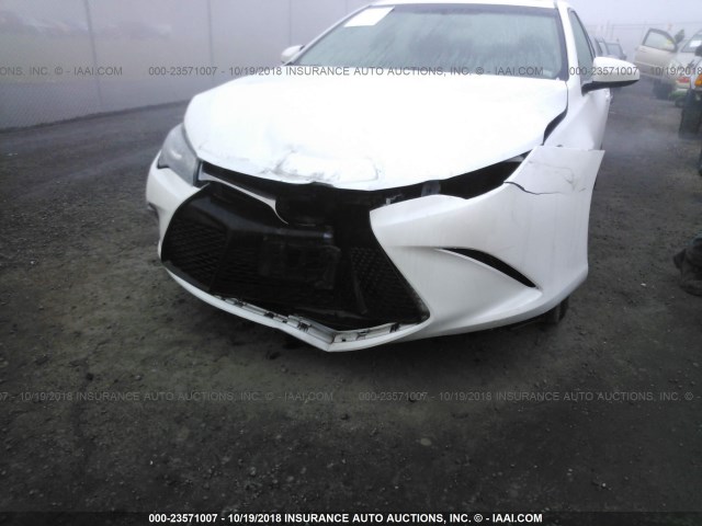 4T1BF1FK1GU174552 - 2016 TOYOTA CAMRY LE/XLE/SE/XSE WHITE photo 6