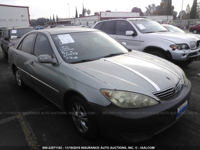 4T1BF32K95U614273 - 2005 TOYOTA CAMRY LE/XLE/SE GRAY photo 1