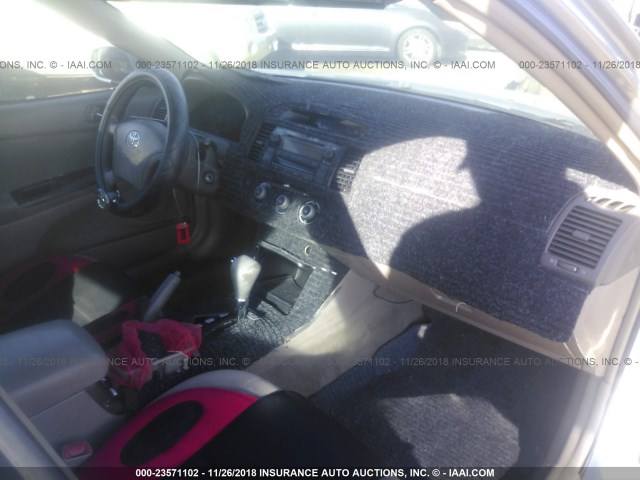 4T1BF32K95U614273 - 2005 TOYOTA CAMRY LE/XLE/SE GRAY photo 5