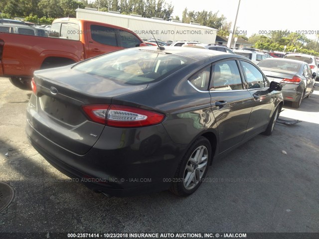 3FA6P0H73GR122293 - 2016 FORD FUSION SE GRAY photo 4