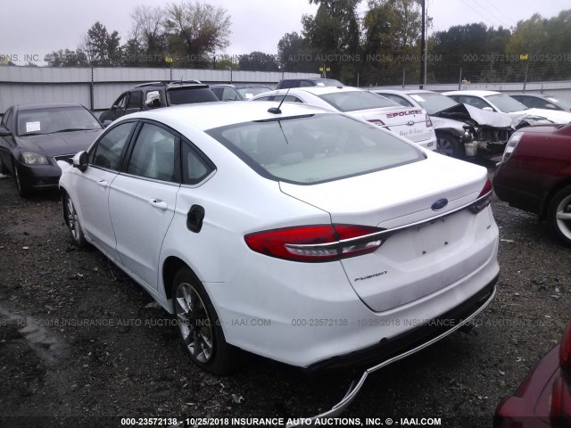 3FA6P0H77HR246908 - 2017 FORD FUSION SE WHITE photo 3