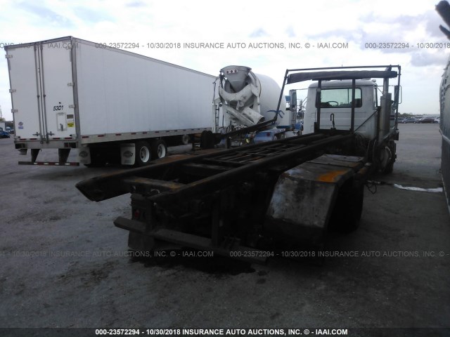 1M2P267CXYM052604 - 2000 MACK RD688S RD600 WHITE photo 4