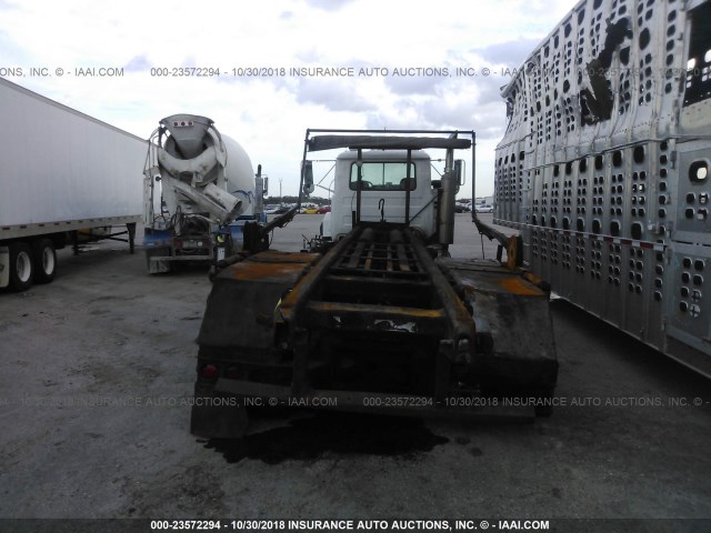 1M2P267CXYM052604 - 2000 MACK RD688S RD600 WHITE photo 8