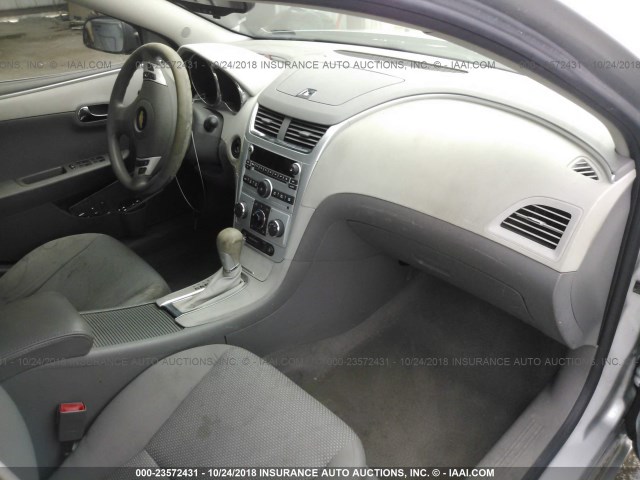1G1ZB5E07CF108259 - 2012 CHEVROLET MALIBU LS 银色 照片 5