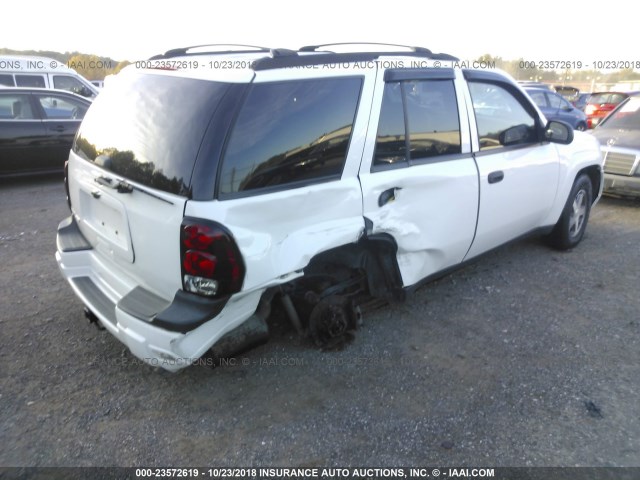 1GNDT13S652232441 - 2005 CHEVROLET TRAILBLAZER LS/LT WHITE photo 4