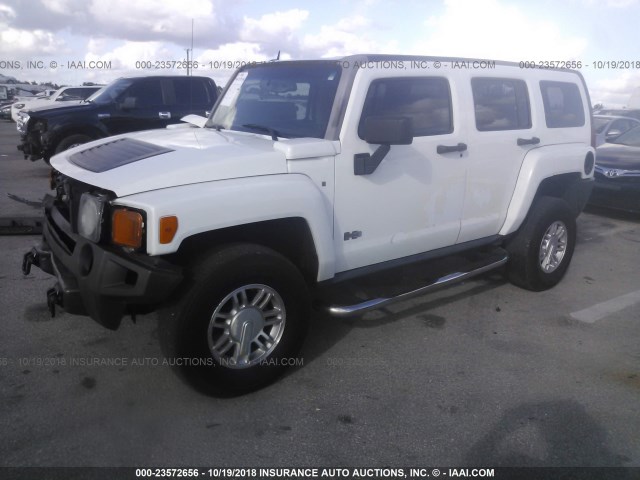 5GTDN13E178223328 - 2007 HUMMER H3 WHITE photo 2