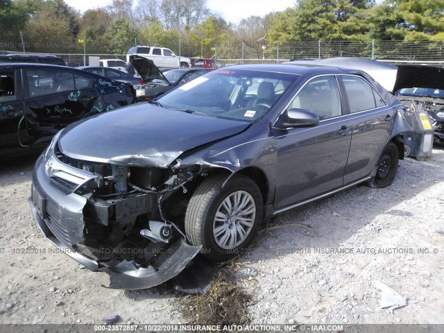 4T4BF1FK9DR307026 - 2013 TOYOTA CAMRY L/SE/LE/XLE GRAY photo 2