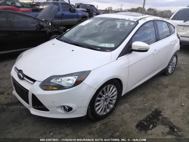 1FAHP3N2XCL245214 - 2012 FORD FOCUS TITANIUM WHITE photo 2