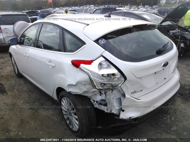 1FAHP3N2XCL245214 - 2012 FORD FOCUS TITANIUM WHITE photo 3