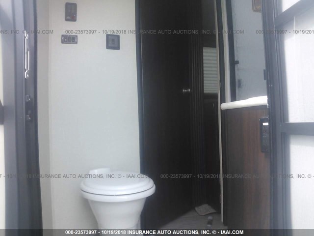 5ZT2LCZB6JB009229 - 2018 FOREST RIVER 339BDHDLACROSSE  棕色 照片 8