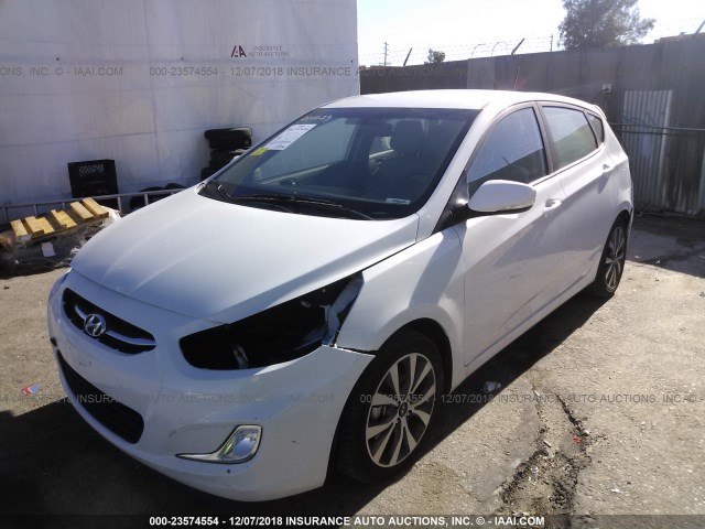 KMHCU5AE3HU357231 - 2017 HYUNDAI ACCENT SPORT WHITE photo 2