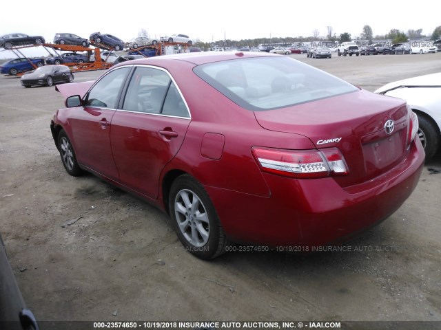 4T4BF3EK3AR078528 - 2010 TOYOTA CAMRY SE/LE/XLE RED photo 3