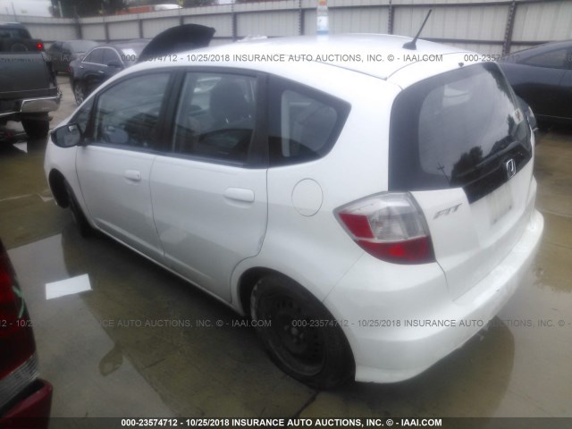 JHMGE8H31BC025275 - 2011 HONDA FIT WHITE photo 3