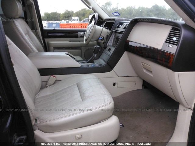 5LMFU27R83LJ39710 - 2003 LINCOLN NAVIGATOR Қара фото 5