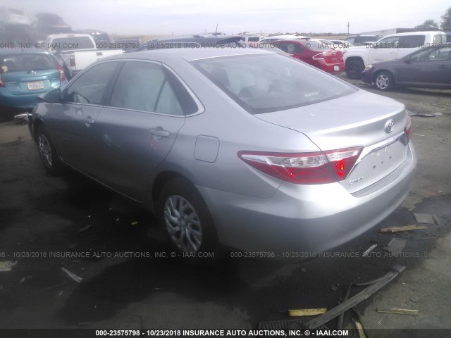 4T4BF1FK8FR486758 - 2015 TOYOTA CAMRY LE/XLE/SE/XSE GRAY photo 3