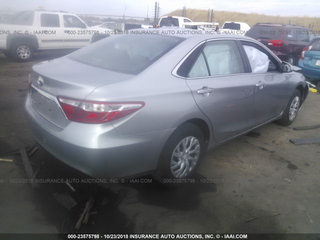 4T4BF1FK8FR486758 - 2015 TOYOTA CAMRY LE/XLE/SE/XSE GRAY photo 4