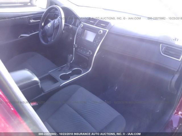4T1BF1FK0GU587935 - 2016 TOYOTA CAMRY LE/XLE/SE/XSE RED photo 5