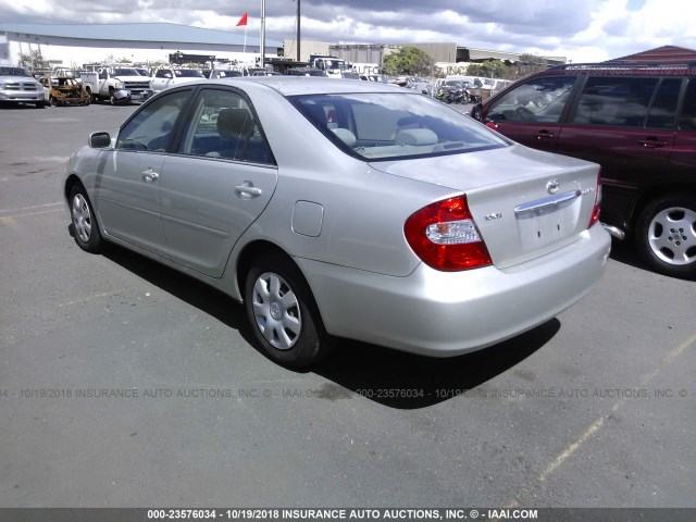 JTDBE32K840293629 - 2004 TOYOTA CAMRY LE/XLE Gümüş foto 3