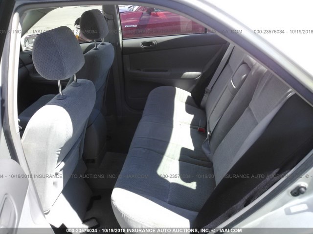 JTDBE32K840293629 - 2004 TOYOTA CAMRY LE/XLE Gümüş foto 8
