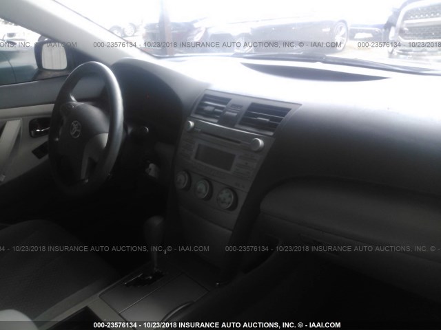 4T1BK46K98U068431 - 2008 TOYOTA CAMRY LE/XLE/SE Gri fotoğraf 5