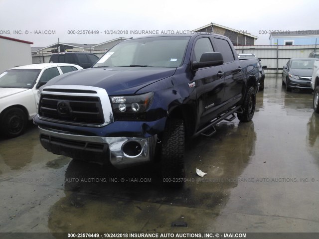 5TFDW5F11CX262733 - 2012 TOYOTA TUNDRA CREWMAX SR5 BLACK photo 2