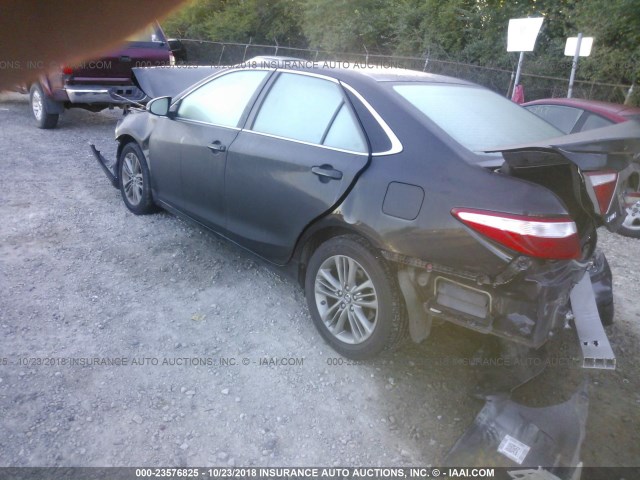 4T1BF1FK0GU213079 - 2016 TOYOTA CAMRY LE/XLE/SE/XSE BLACK photo 3