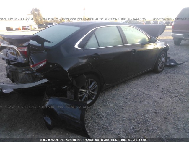 4T1BF1FK0GU213079 - 2016 TOYOTA CAMRY LE/XLE/SE/XSE BLACK photo 4
