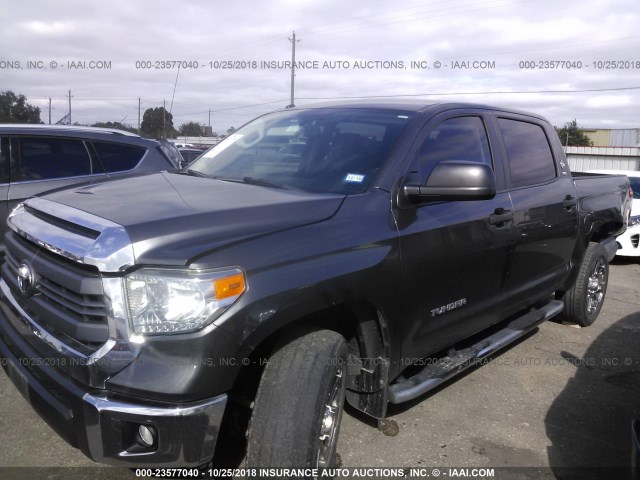 5TFEM5F10EX073620 - 2014 TOYOTA TUNDRA CREWMAX SR5 GRAY photo 2