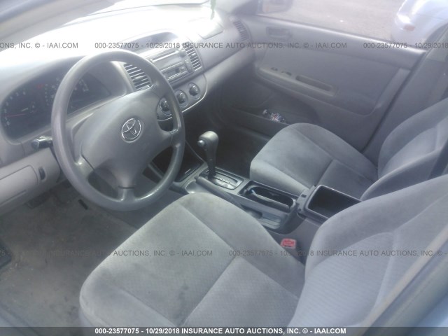 4T1BE32K74U923094 - 2004 TOYOTA CAMRY LE/XLE/SE BLUE photo 5