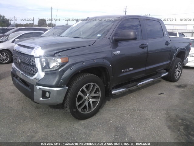 5TFEY5F1XJX233341 - 2018 TOYOTA TUNDRA CREWMAX SR5 Pewter photo 2