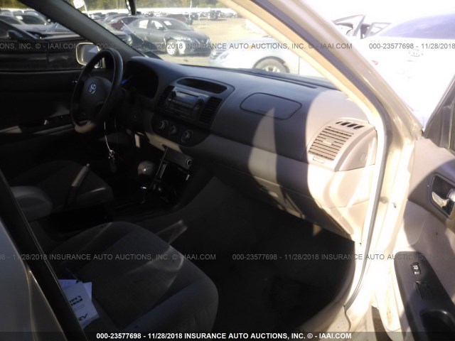 4T1BE32K95U512524 - 2005 TOYOTA CAMRY LE/XLE/SE 金色 照片 5