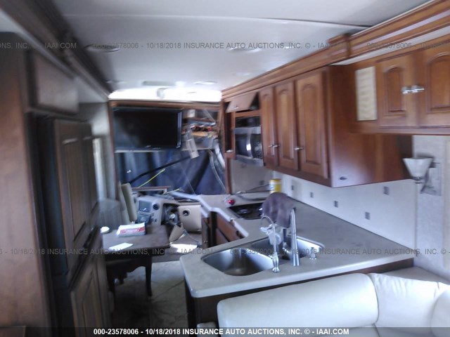 4UZFCUCY0ACAR5328 - 2010 FREIGHTLINER CHASSIS XC თეთრი ფოტო 5