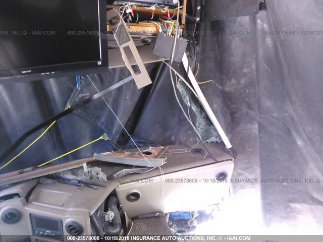 4UZFCUCY0ACAR5328 - 2010 FREIGHTLINER CHASSIS XC თეთრი ფოტო 6