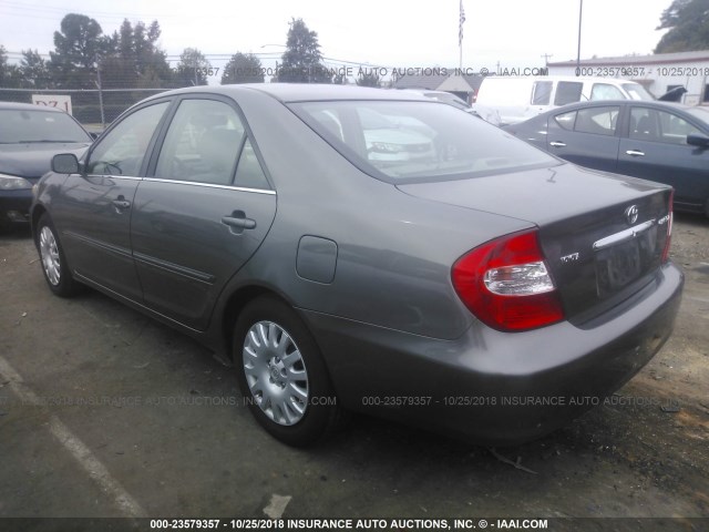 4T1BE32K42U535589 - 2002 TOYOTA CAMRY LE/XLE/SE GRAY photo 3