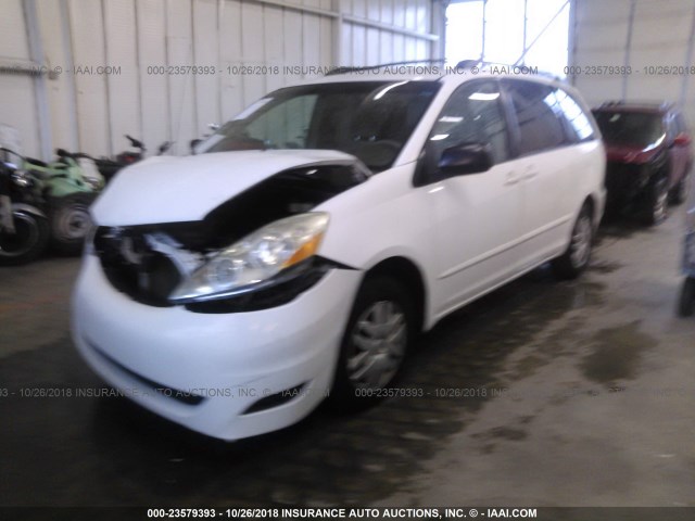 5TDZK23CX8S166778 - 2008 TOYOTA SIENNA CE/LE WHITE photo 2