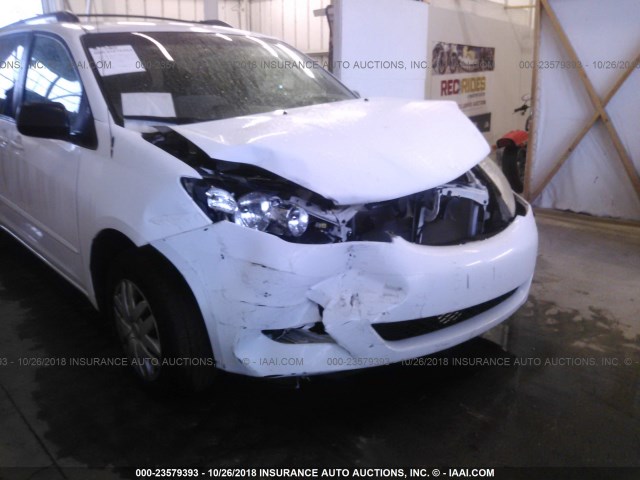 5TDZK23CX8S166778 - 2008 TOYOTA SIENNA CE/LE WHITE photo 6