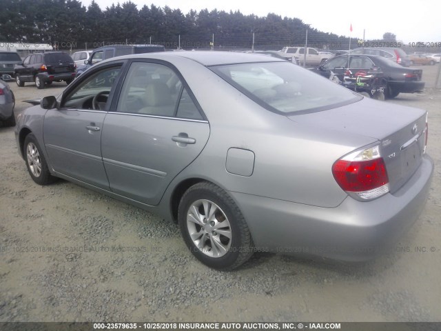 4T1BF32K15U604210 - 2005 TOYOTA CAMRY LE/XLE/SE Pewter photo 3