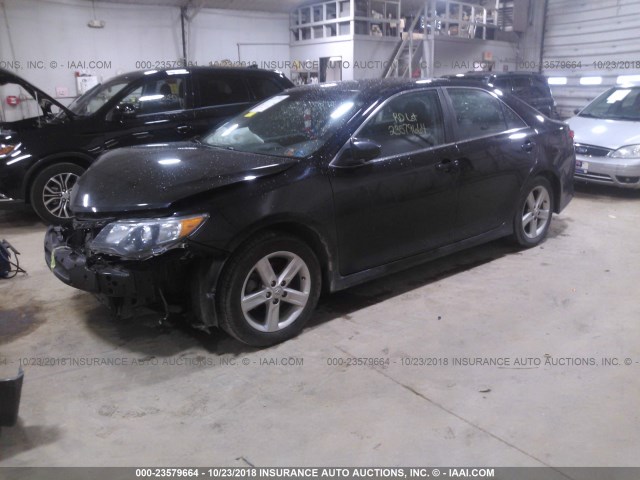 4T1BF1FK5EU368224 - 2014 TOYOTA CAMRY L/SE/LE/XLE შავი ფოტო 2