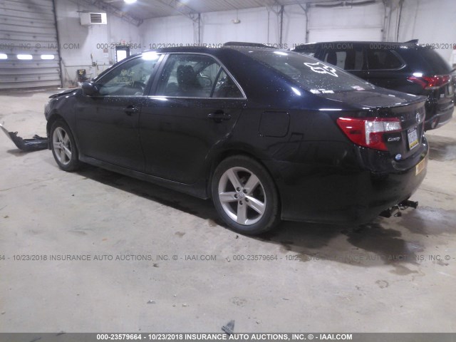 4T1BF1FK5EU368224 - 2014 TOYOTA CAMRY L/SE/LE/XLE შავი ფოტო 3