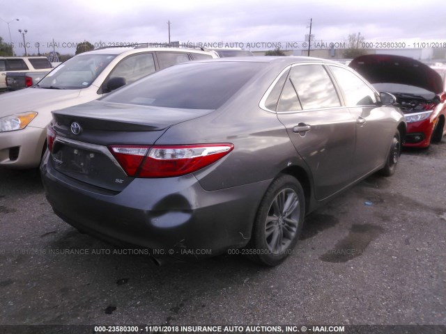 4T1BF1FK9GU144523 - 2016 TOYOTA CAMRY LE/XLE/SE/XSE GRAY photo 4