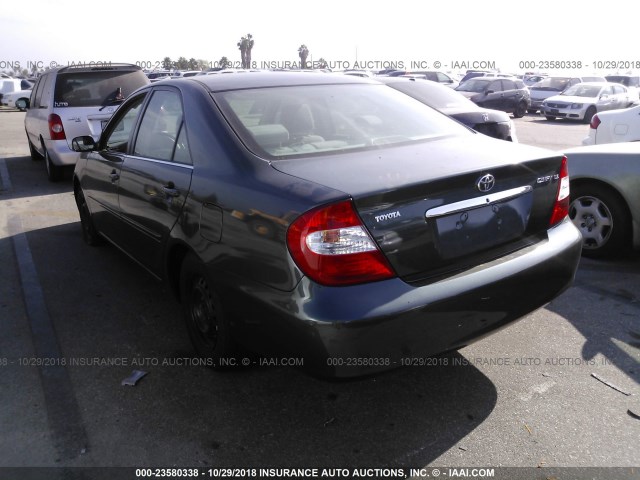 JTDBE32K330145581 - 2003 TOYOTA CAMRY LE/XLE GREEN photo 3