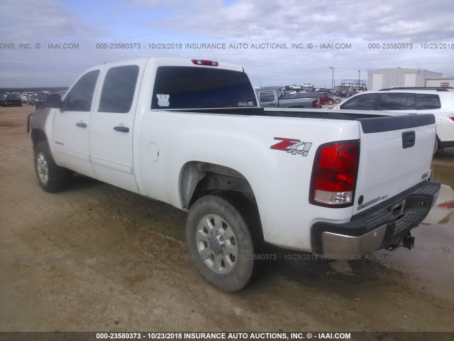 1GT120EG2BF240896 - 2011 GMC SIERRA K2500 SLE WHITE photo 3