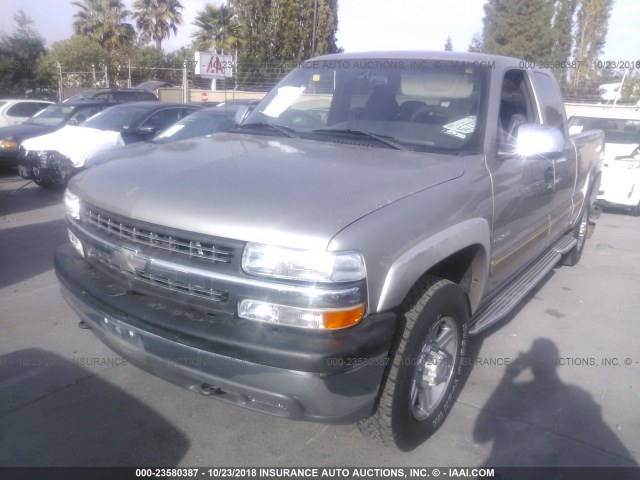 1GCGK29UXYE337543 - 2000 CHEVROLET SILVERADO K2500 GRAY photo 2