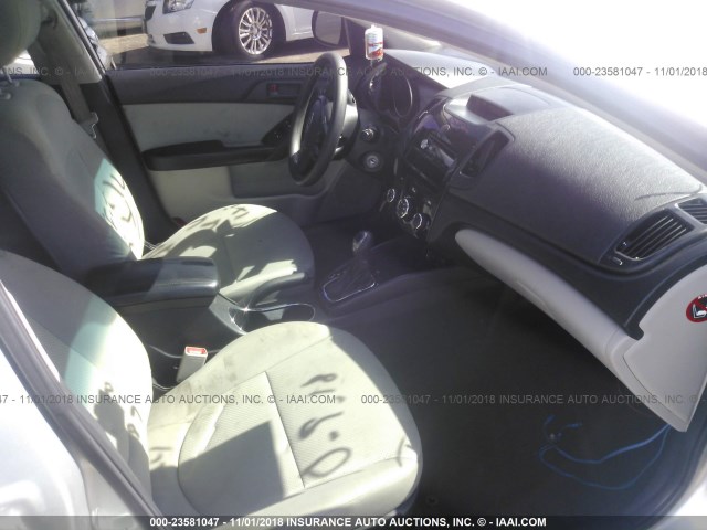 KNAFU4A23B5465722 - 2011 KIA FORTE EX SILVER photo 5