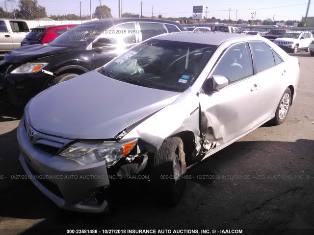 4T1BD1FK1EU114368 - 2014 TOYOTA CAMRY HYBRID/LE/XLE SILVER photo 2