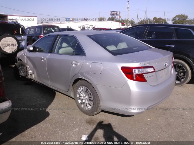 4T1BD1FK1EU114368 - 2014 TOYOTA CAMRY HYBRID/LE/XLE SILVER photo 3