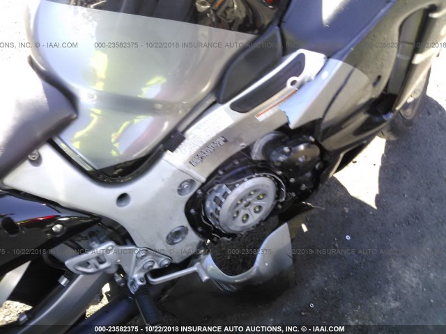 JS1GW71AX32103443 - 2003 SUZUKI GSX1300 R SILVER photo 8