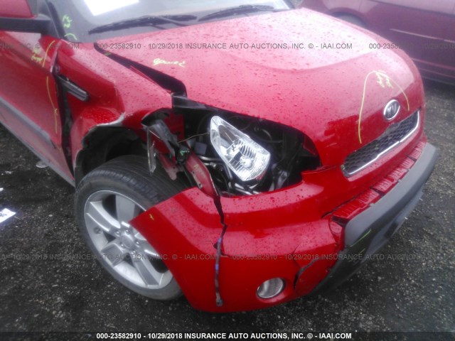 KNDJT2A22A7044758 - 2010 KIA SOUL +/!/SPORT RED photo 6