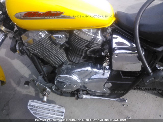 JH2RC44112M600487 - 2002 HONDA VT750 DC YELLOW photo 9